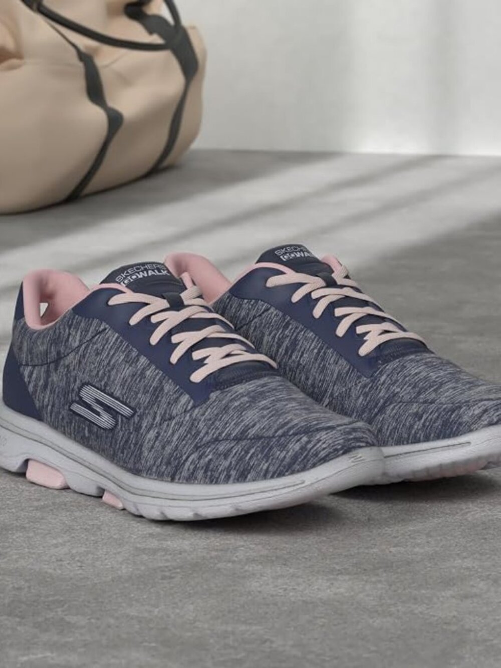 Like new Skechers Women's Go walk 5-true